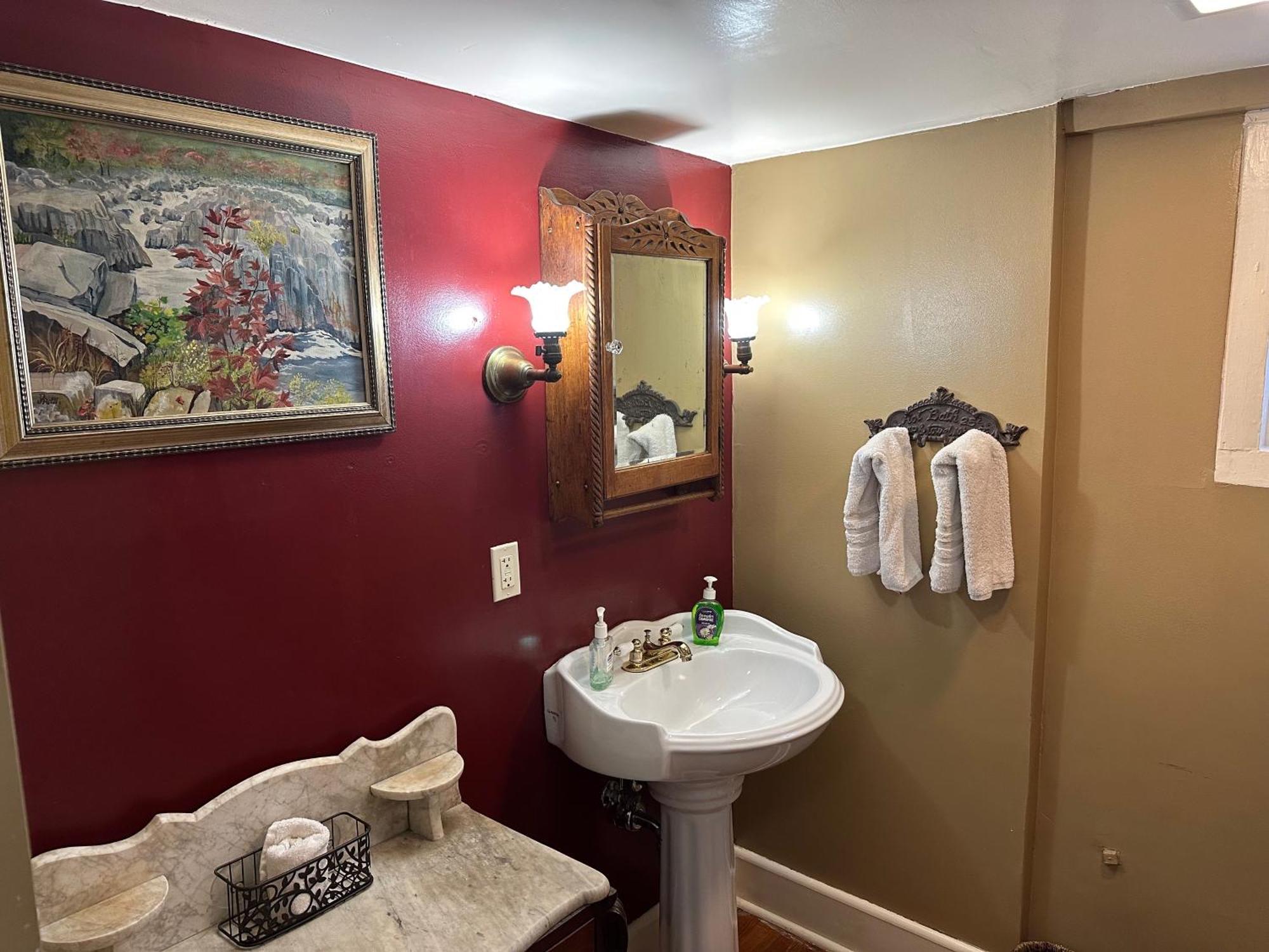 Inn On Fox Meadow - Spacious Victorian Inn Gaithersburg Ngoại thất bức ảnh